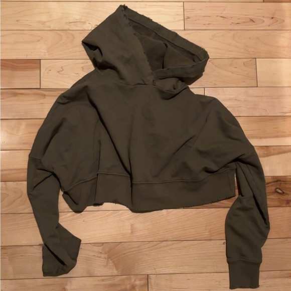 LULU’S KEEP MOVING OLIVE GREEN DISTRESSED CROPPED HOODIE - Picture 2 of 5